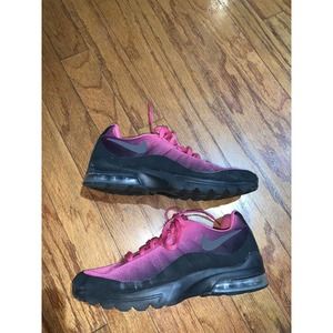 Nike Kids Sneakers in Pink and Black